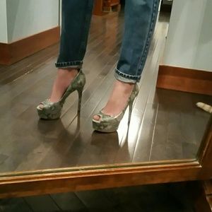 Brian Atwood open toe platform pumps!!!!